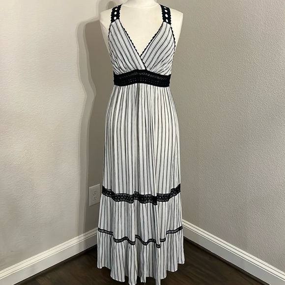 Super flattering Maxi dress - Picture 2 of 6